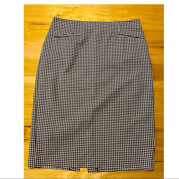 Zara Dresses & Skirts - Zara black and white check stretch cotton skirt 10